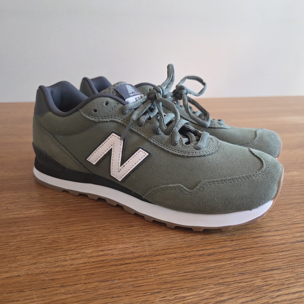 NWOT New Balance 515 V3 Retro Sneakers Forest Green Athletic Shoes Size 8.5